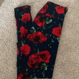 Lularoe TC Navy and red rose leggings
